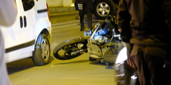 Ankara’da hafif ticari araç ile motosikletli Yunus ekibi çarpıştı, 2 polis yaralandı
