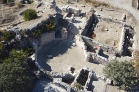 ÇANAKKALE Alexandria Troas Antik Kenti'nin 2 bin 200 yıllık çarşı yapısında yeni mekan ortaya çıkarıldı (VİDEO EKLENDİ)