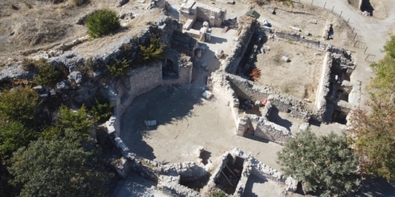 ÇANAKKALE Alexandria Troas Antik Kenti’nin 2 bin 200 yıllık çarşı yapısında yeni mekan ortaya çıkarıldı (VİDEO EKLENDİ)