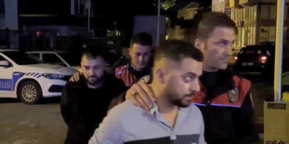 Devriye görevinde durdurulan otomobilden firari 2 hükümlü çıktı