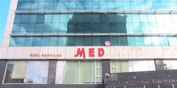 İstanbul – Esenler’de skandalda adı geçen hastanenin tabelası söküldü