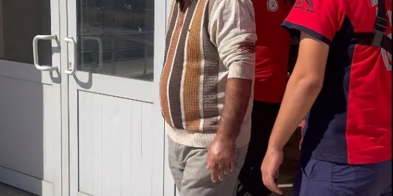 Lavabodayken veli toplantısı sona erdi, okulda mahsur kaldı