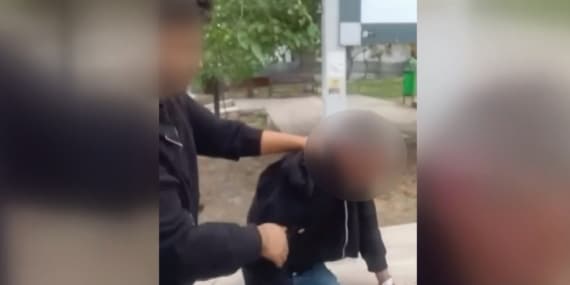 Okul önündeki parkta ‘mastürbasyon’ yaparken yakalandı; o anlar kamerada