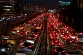 İstanbul- İstanbul’da haftanın son iş gününde trafik yüzde 80’e ulaştı