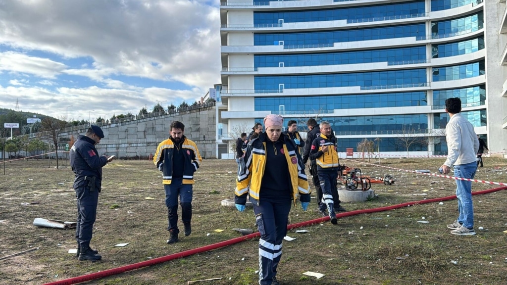 SON DAKİKA: Muğla'da Helikopter Kazası! Hastane Binasına Çarptı ve Düştü (resim 8) – saglikhaberi.net SON DAKİKA: Muğla'da Helikopter Kazası! Hastane Binasına Çarptı ve Düştü (resim 7) – saglikhaberi.net