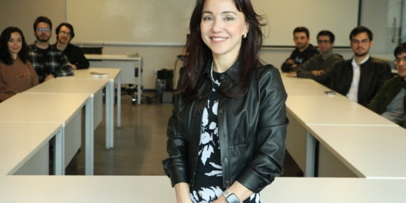 Ödüllü profesör, geleceğin bilim insanlarını yetiştiriyor