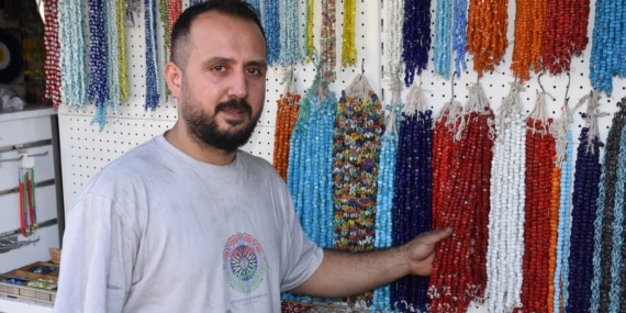 Cam nazar boncuğu ustası, ata yadigarı mesleğini sürdürüyor