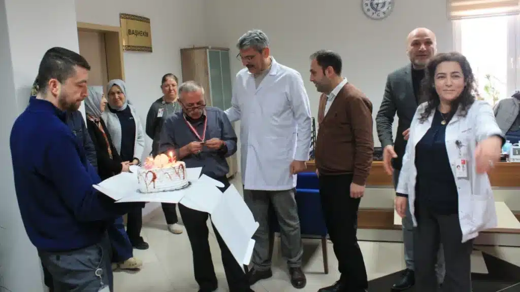 Çorum'da 36 Yıldır Mesaiye Erken Başlayan Çalışana Onur Madalyası (resim 1) – saglikhaberi.net