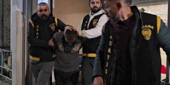 Girdiği alışveriş merkezinde 3 gündür havalandırma boşluğunda saklanan hırsızlık şüphelisi, yakalandı