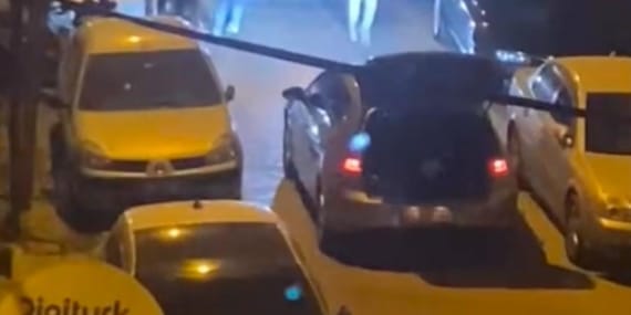 İstanbul-İstanbul’da tekme ve yumruklu trafik kavgaları kamerada