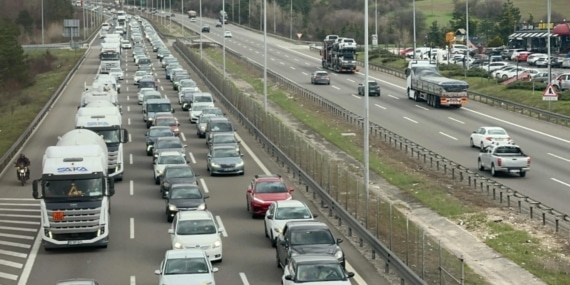 Anadolu Otoyolu’nun Bolu geçişinde trafik yoğunluğu başladı