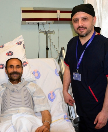 Aort damarı genişleyen hasta, 6 saat süren operasyonla sağlığına kavuştu