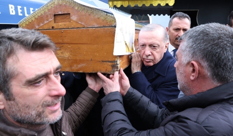 Cumhurbaşkanı Erdoğan, Kocaeli’de, Burhan Abiş’in cenazesine katıldı