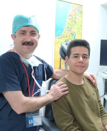 Üniversiteli Özkan’ın biyonik kulağı yeni teknolojiyle güncellendi