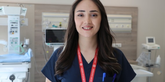 ‘Ebeler bir gebenin her zaman yanında olan sağlık çalışanıdır’