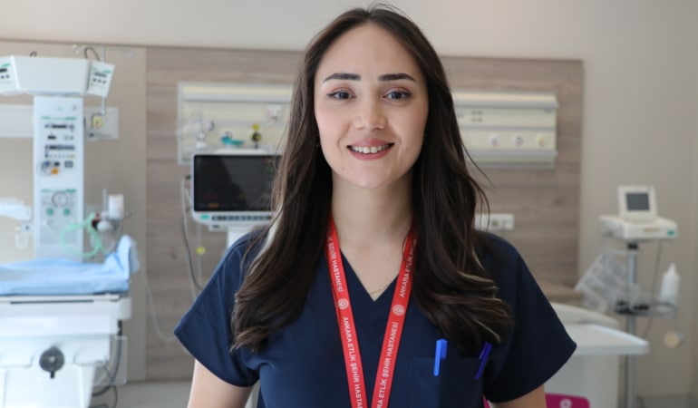 'Ebeler bir gebenin her zaman yanında olan sağlık çalışanıdır'