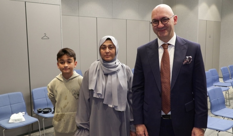Hamileyken böbrek kanseri olduğunu öğrendi; oğluna doktorunun adını verdi