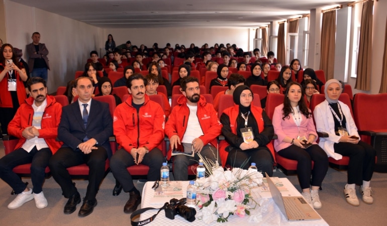 'İlaçlar buzdolabı kapağında istifleniyor, bu çok yanlış bir hareket'