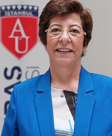 ‘Eczacılık sadece bilgi değil, değer üreten bir meslek olmalı’