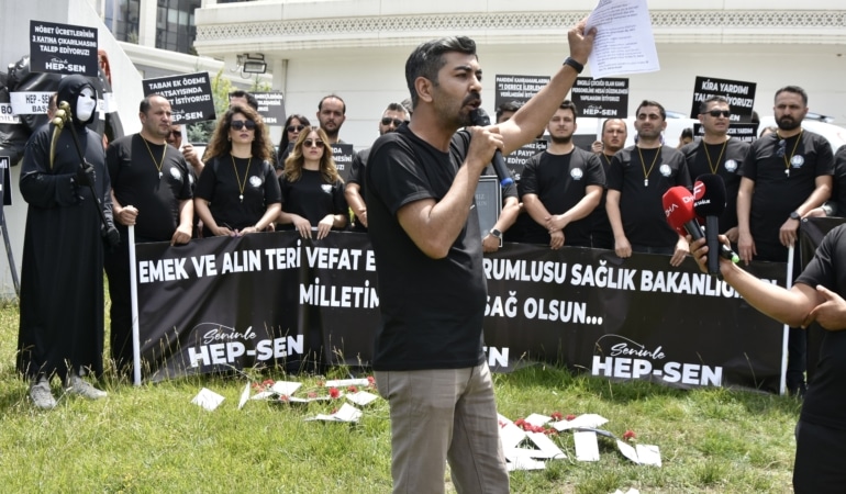 HEP-SEN’den, sağlık çalışanlarının haklarıyla ilgili basın açıklaması