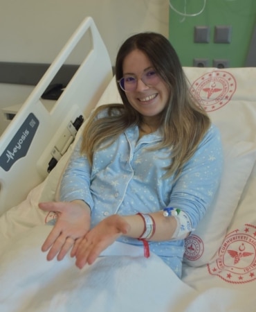Hiperhidroz hastası üniversiteli Fatma Rabia, sağlığına kavuştu