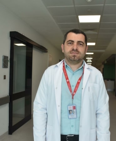 İlacın yan etkisi görülen Parkinson hastalarına beyin pili ameliyatı