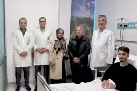 İstanbul- 4 ayda 45 kiloya düşen 19 yaşındaki Davut, babasının böbreğiyle hayata tutundu