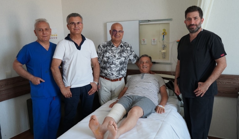 35 yıllık şikayeti 35 dakikada robotik ameliyatla sona erdi