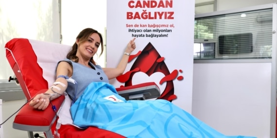 Ünlü isimler Kızılay’a kan verdi, Türkiye’ye çağrıda bulundu