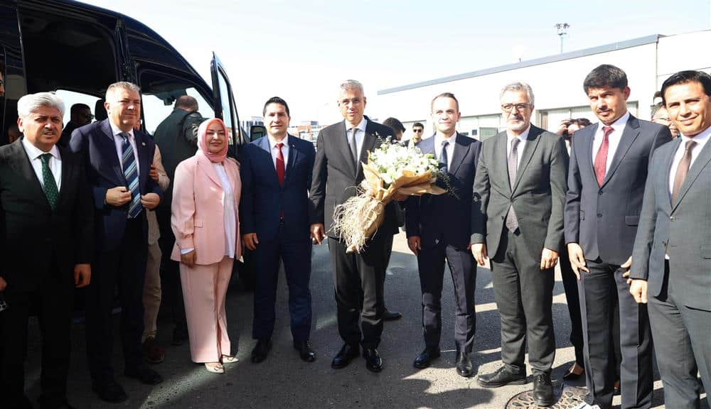 Bakan Memişoğlu’ndan SEAH’ta Sağlık Çalışanlarına Moral Ziyareti (resim 1) – saglikhaberi.net