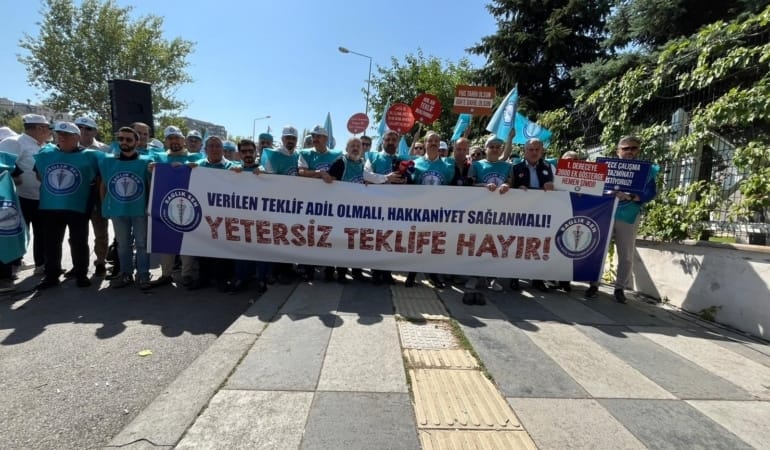 Sağlık-Sen Genel Başkanı Doğan: Biz sadaka değil, hak ettiğimiz ücretleri istiyoruz