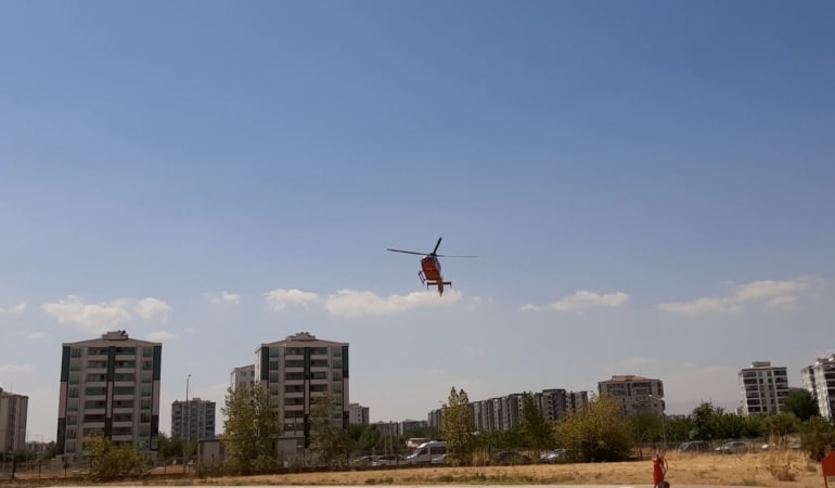 Ambulans helikopter, kalp krizi geçiren hasta için havalandı