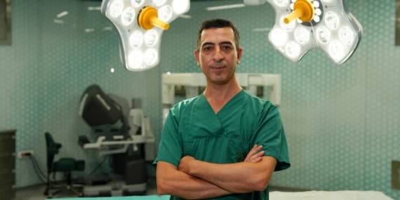 ‘Böbrek tümörlerinde robotik cerrahi konforlu tedavi sağlıyor’