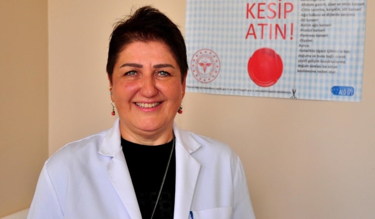 Türkiye’de her 2 erkekten ve her 4 kadından biri sigara içiyor