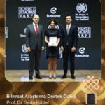 Dr. Nejat F. Eczacıbaşı Tıp Ödülleri 66. Yılında Bilimin Işığını Taşıyan İsimleri Onurlandırdı (resim 3) – saglikhaberi.net 2025 Dr. Nejat F. Eczacıbaşı Tıp Ödülleri sahiplerini buldu. - 6